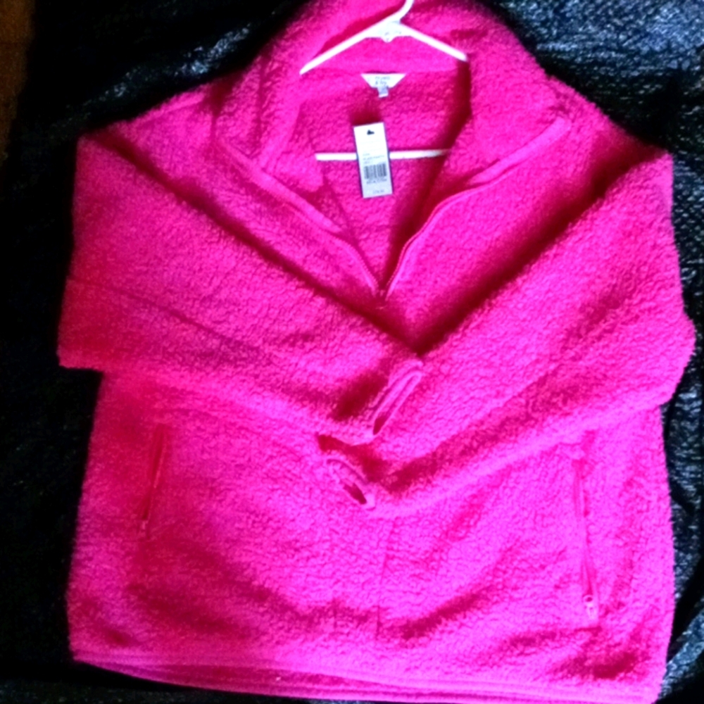 "Crown and Ivy" pull over